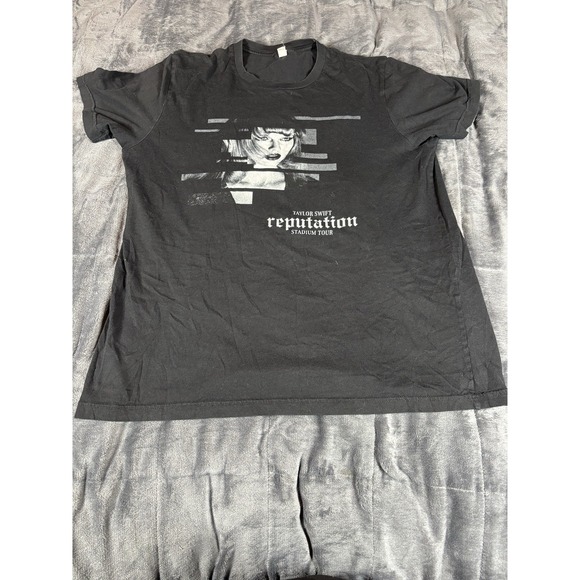 Taylor Swift Reputation Stadium Tour T-Shirt Black Size L - Picture 1 of 10